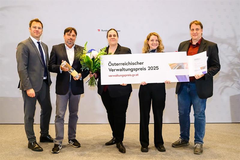v.l.n.r.: Andreas Buchta-Kadanka (Leiter der Sektion III des BKA), Markus Richter (Leiter des SIAK/ZRU), Lisa Bauer (SIAK/ZRU), Leila Cornips (III/9, BKA) und Thomas Madl-Klaus (SIAK/ZRU).